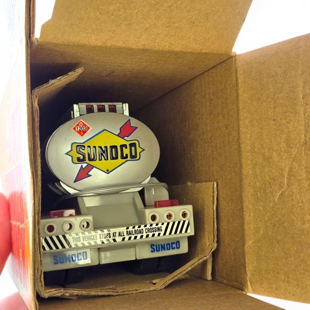 Sunoco Toy Tanker Truck 1994 Collectors Edition First Series Lights Sound NOS